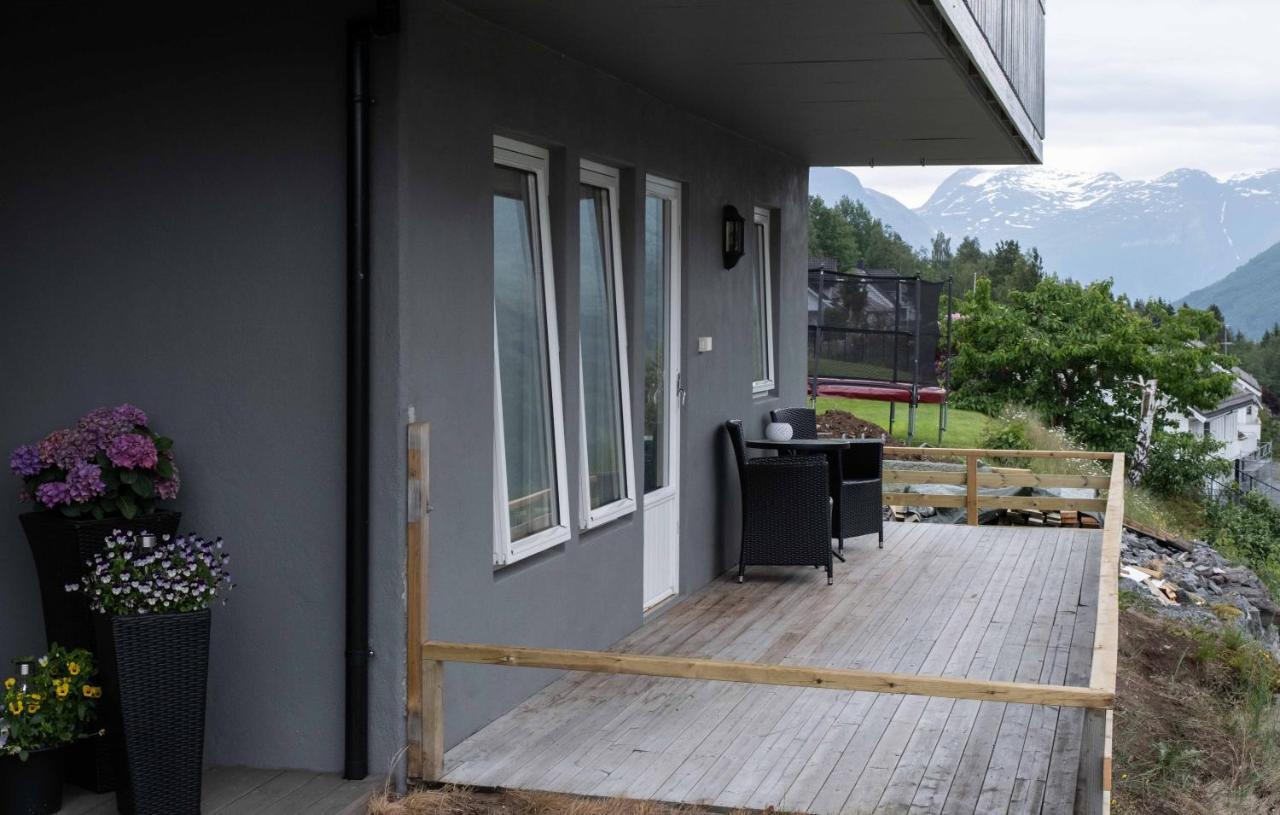 Stryn Stor Og Moderne Leilighet Exterior photo